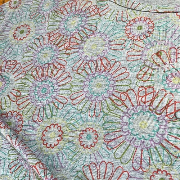 LulaRoe Irma tunic top. Gray with daisy print. Size Small. - Picture 2 of 6